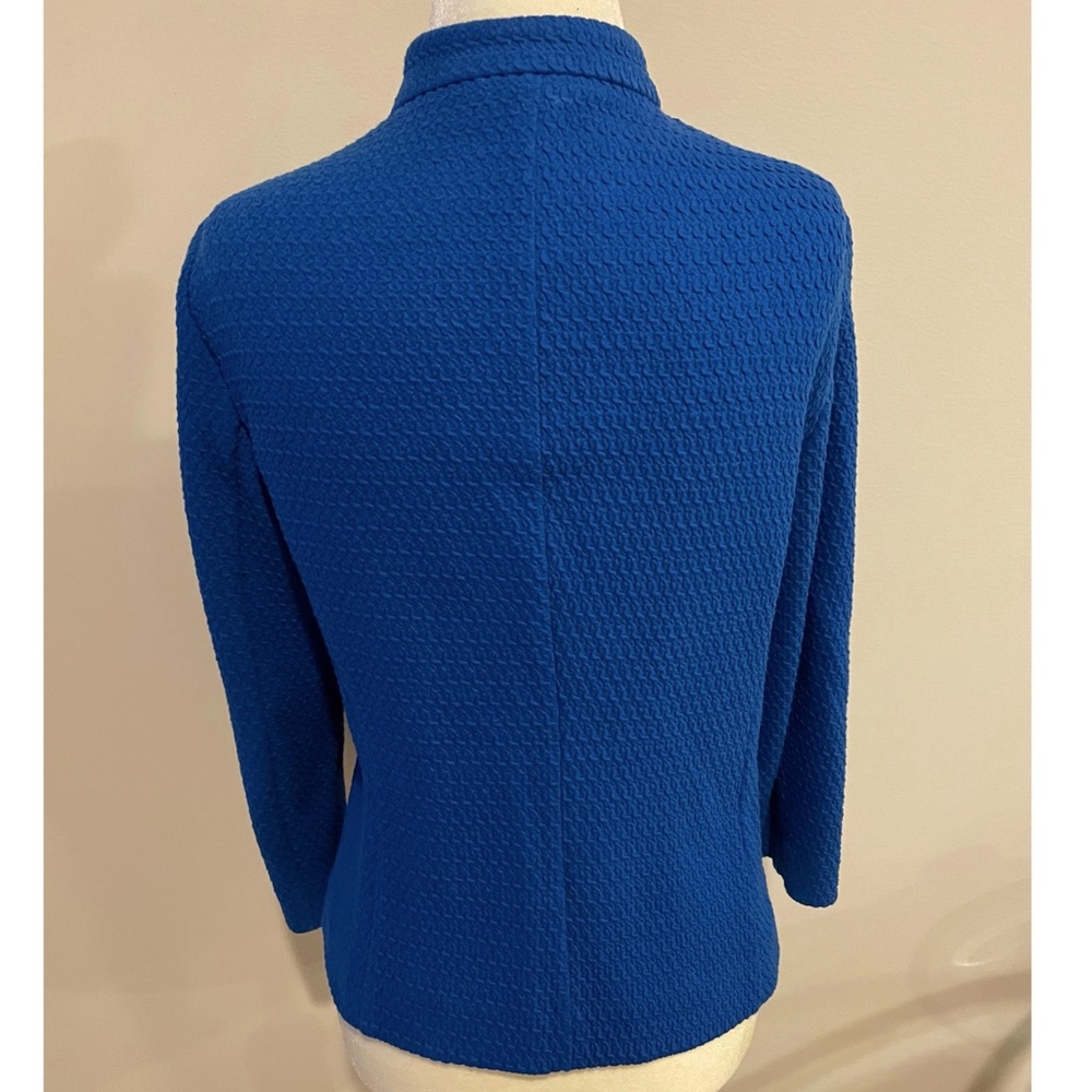 • Fitted Blazer • - Picture 3 of 7